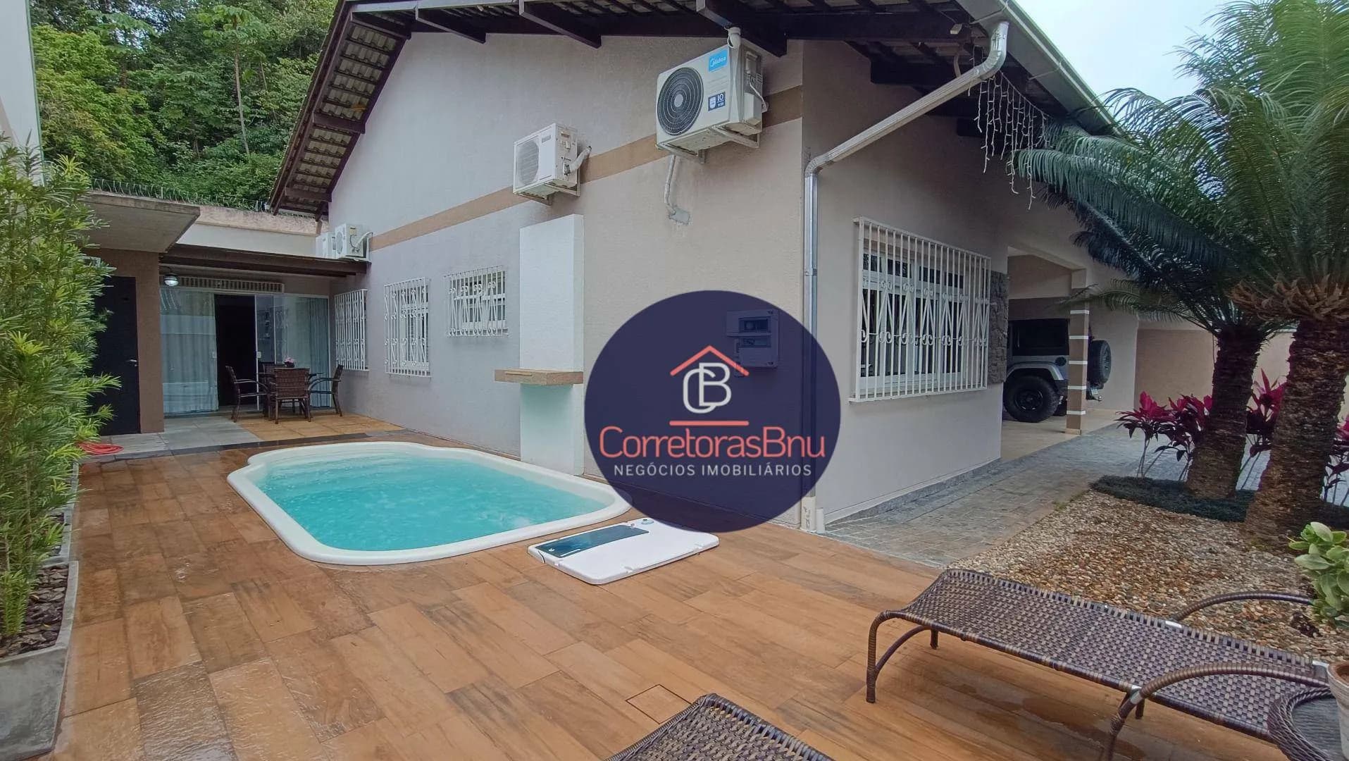 Foto de Casa com 4 dormitórios à venda, 282 m² por R$ 1.200.000,00 - Itoupava Norte - Blumenau/SC