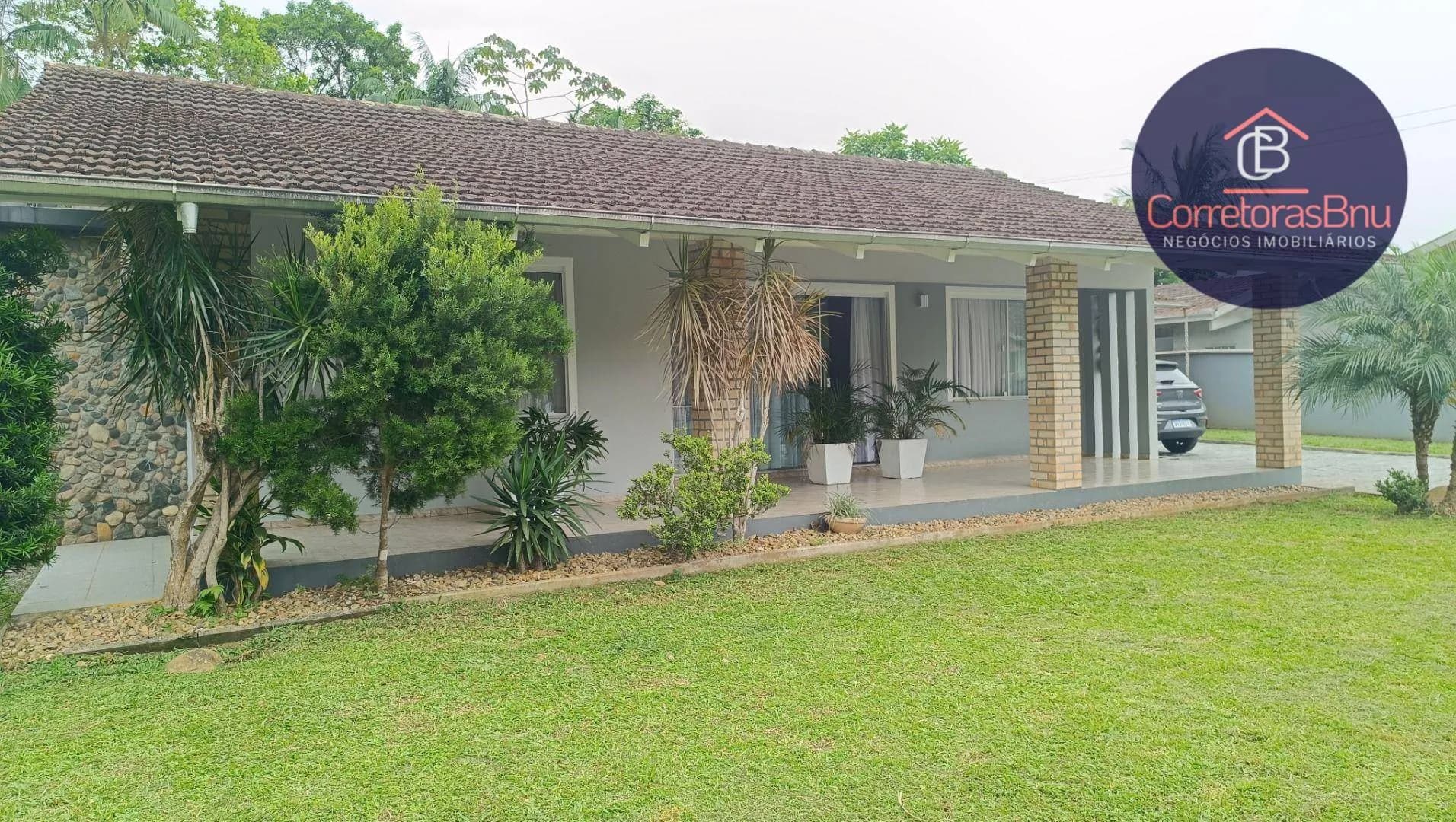 Foto de Casa com 3 dormitórios à venda, 224 m² por R$ 1.080.000,00 - Centro - Pomerode/SC