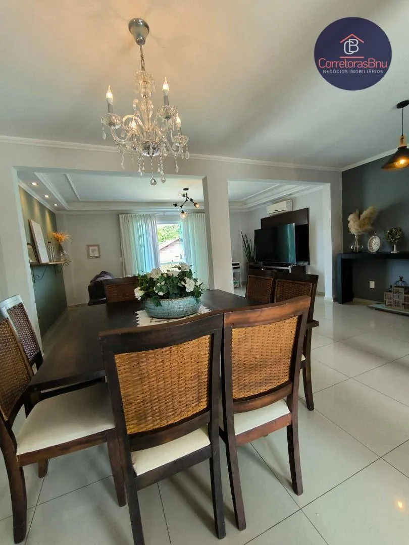 Sobrado com 5 dormitórios à venda, 295 m² por R$ 990.000,00 - Água Verde - Blumenau/SC