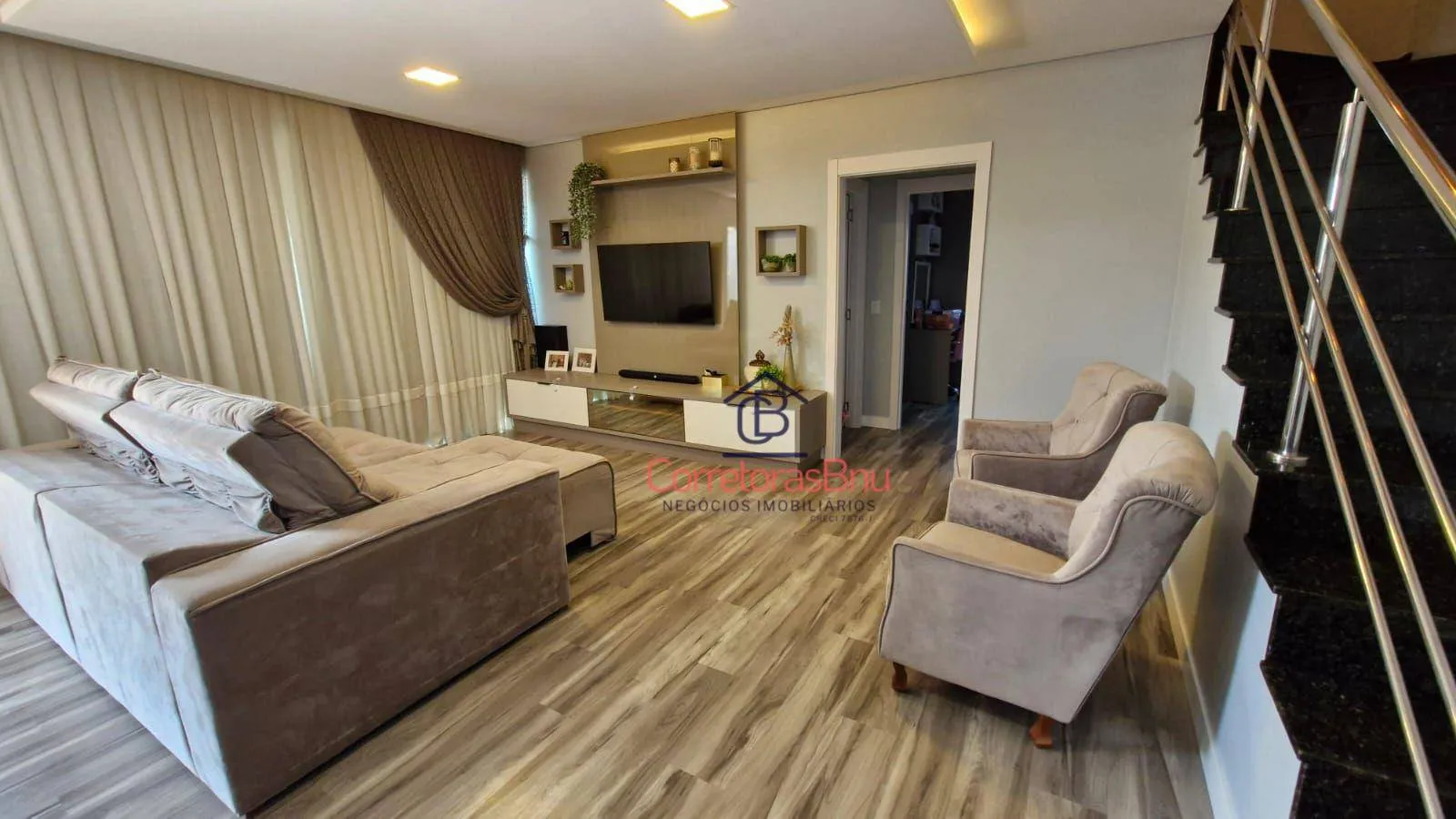 Foto de Casa com 3 dormitórios à venda, 170 m² por R$ 1.100.000,00 - Ponta Aguda - Blumenau/SC