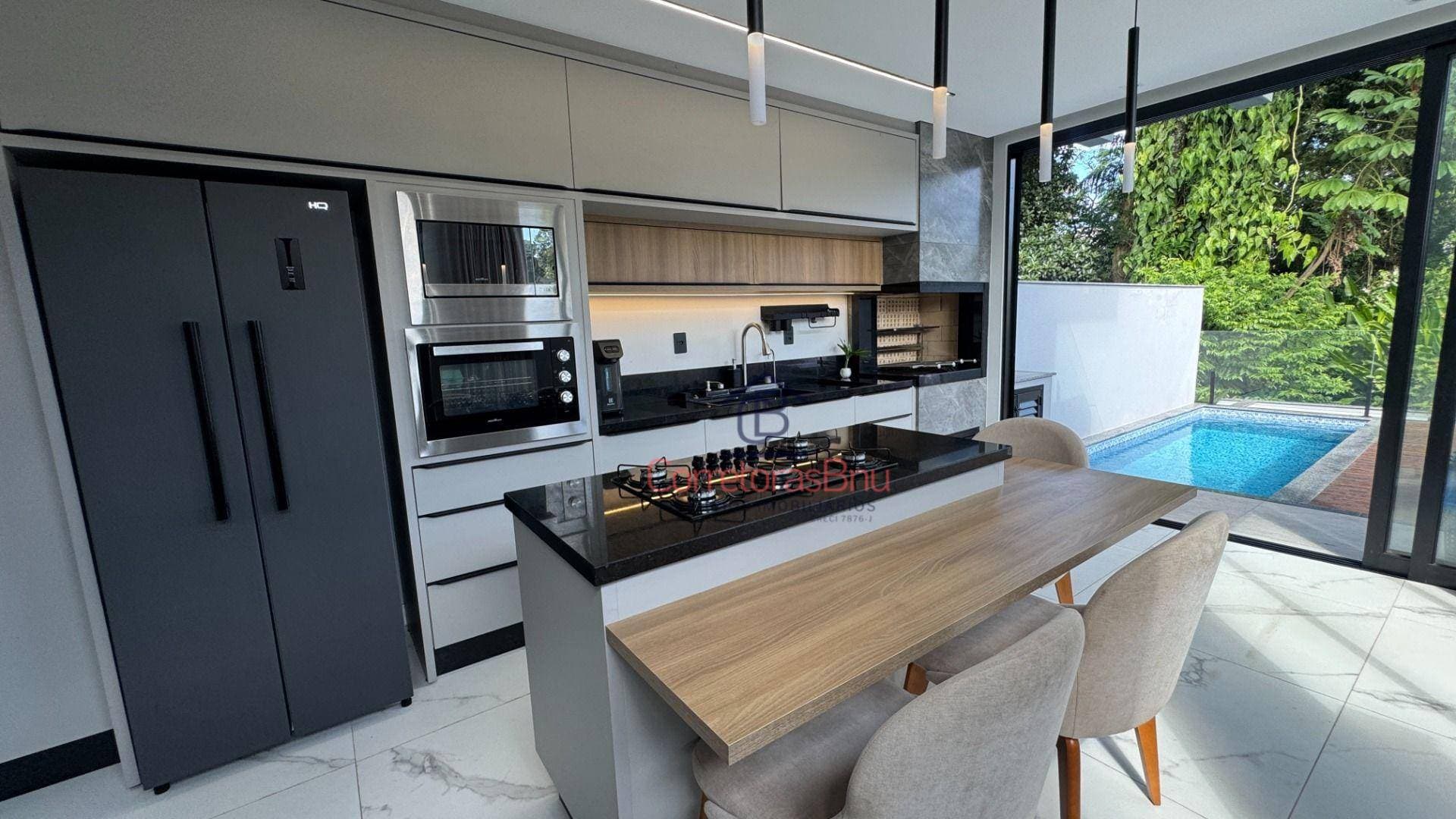 Foto de Sobrado com 3 dormitórios à venda, 204 m² por R$ 1.190.000 - Água Verde - Blumenau/SC