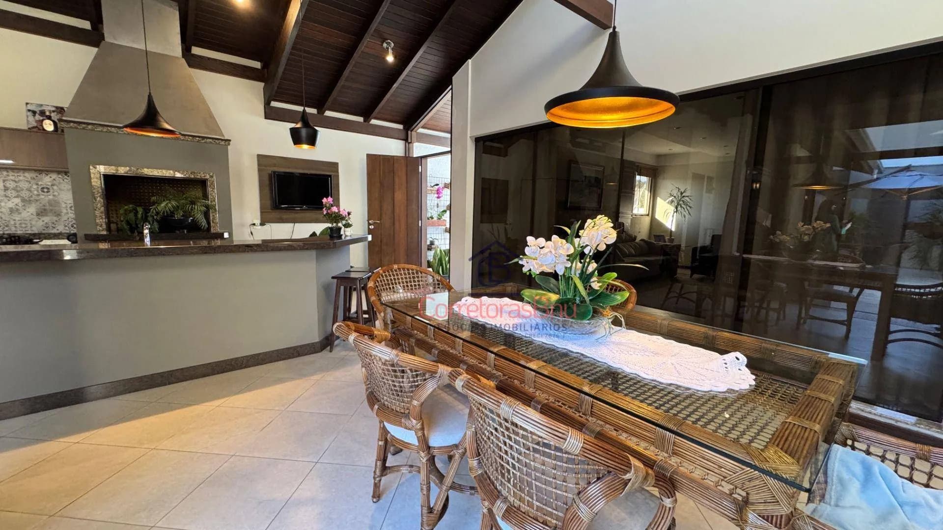 Ótima casa com piscina no Tribess