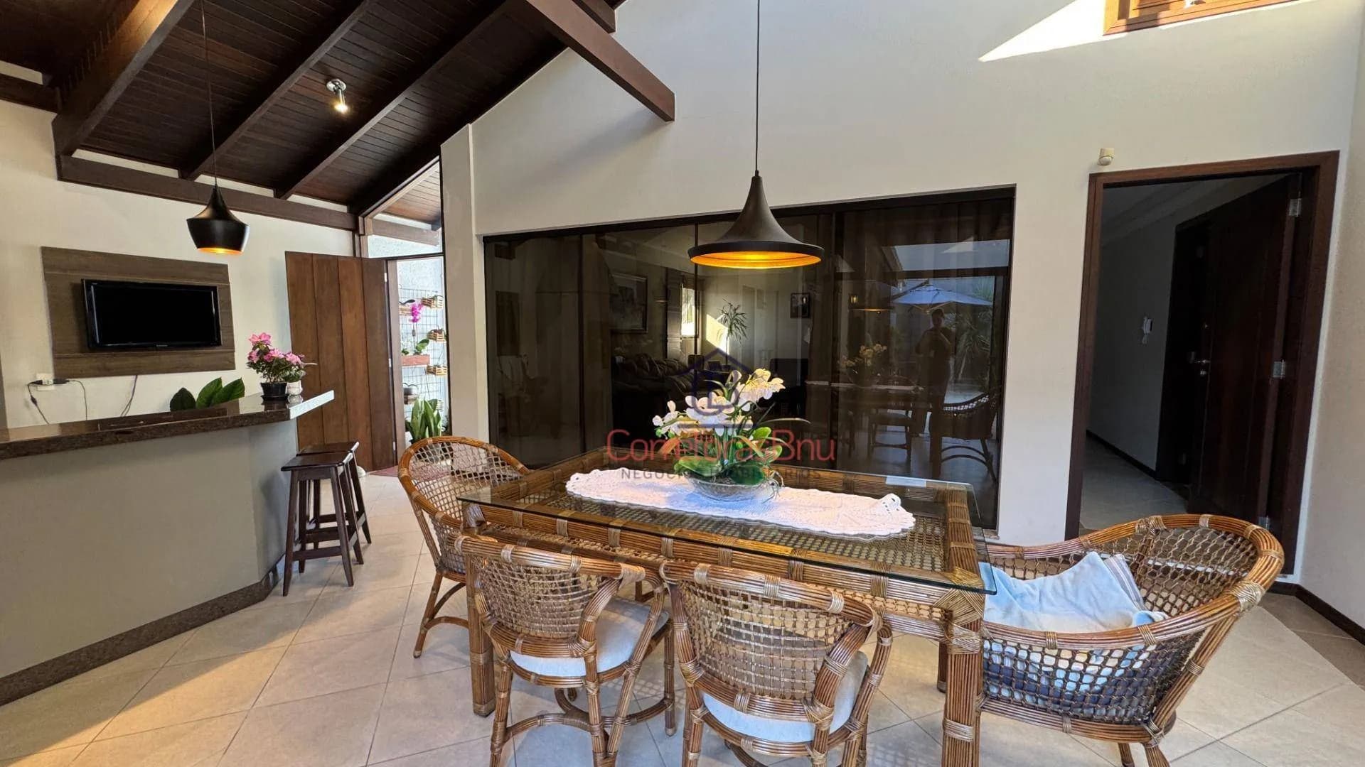 Ótima casa com piscina no Tribess