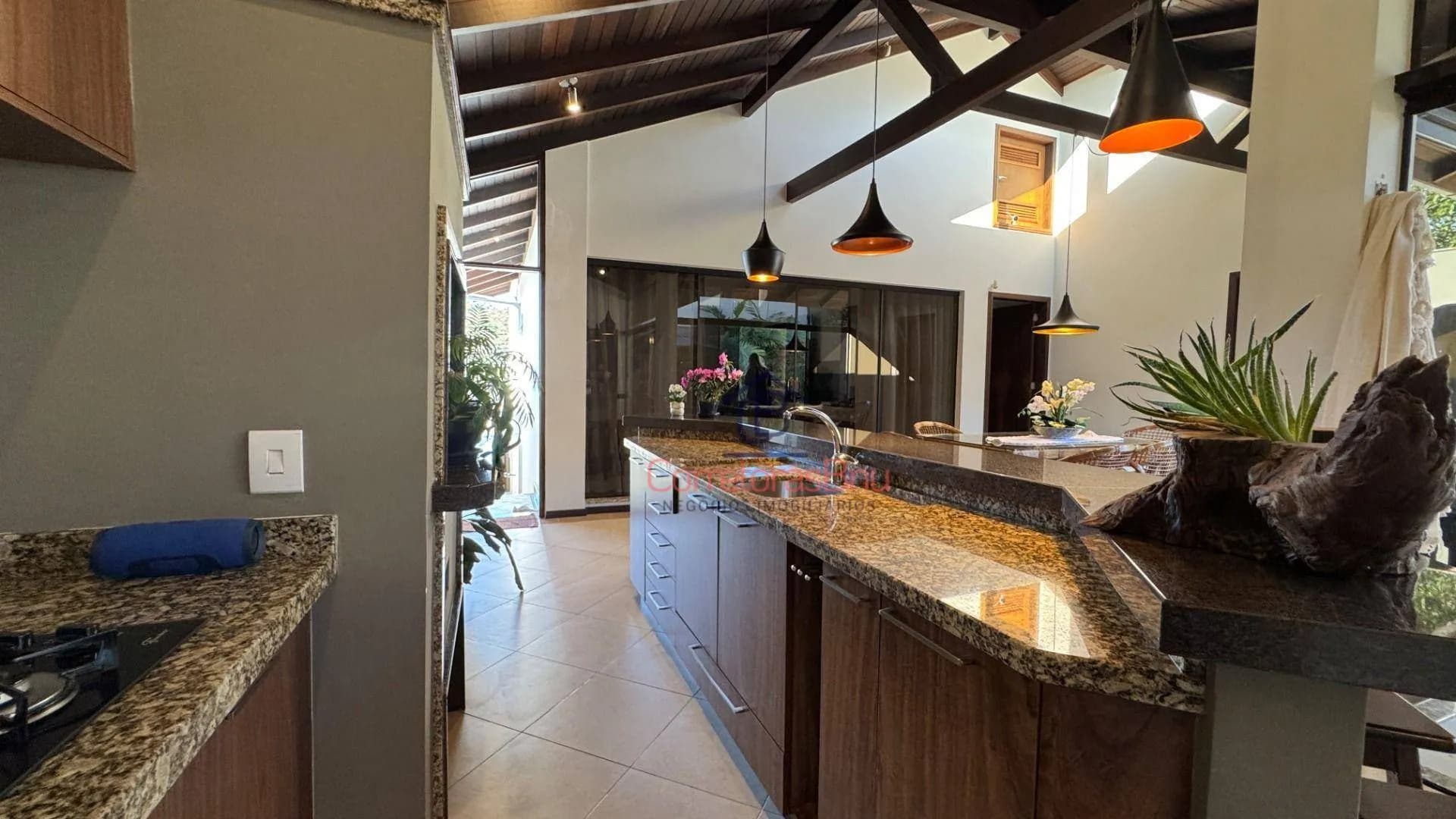 Ótima casa com piscina no Tribess