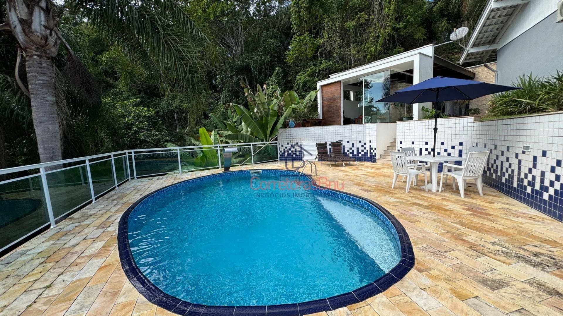 Foto de Casa com 3 dormitórios à venda, 110 m² por R$ 1.200.000,00 - Escola Agrícola - Blumenau/SC