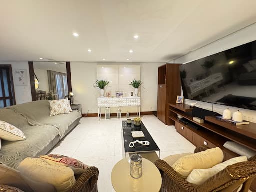 Amplo apartamento no bairro Ponta Aguda