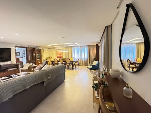 Amplo apartamento no bairro Ponta Aguda