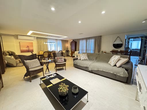 Amplo apartamento no bairro Ponta Aguda