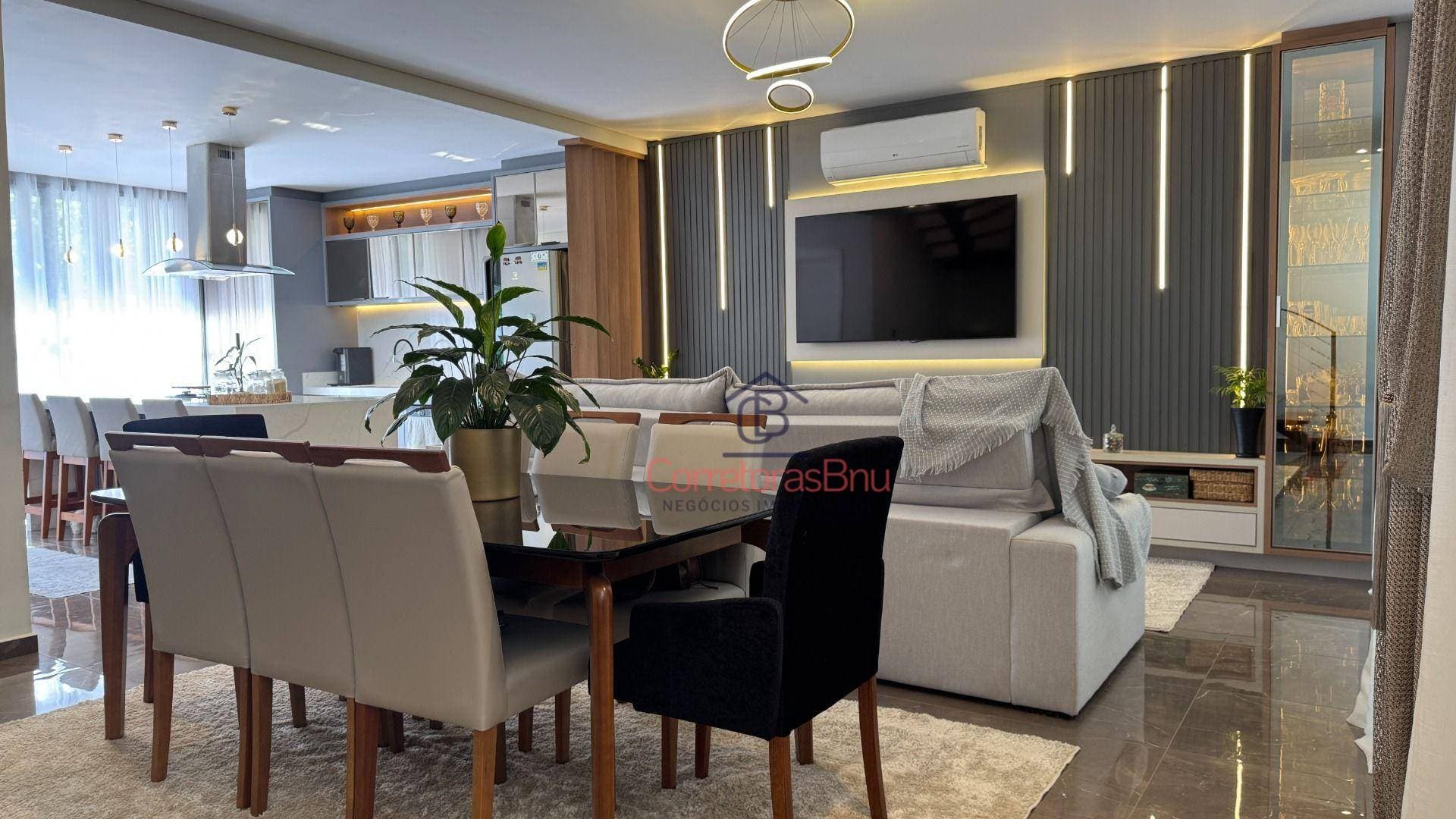 Sobrado com 3 dormitórios à venda, 240 m² por R$ 1.600.000,00 - Centro - Indaial/SC
