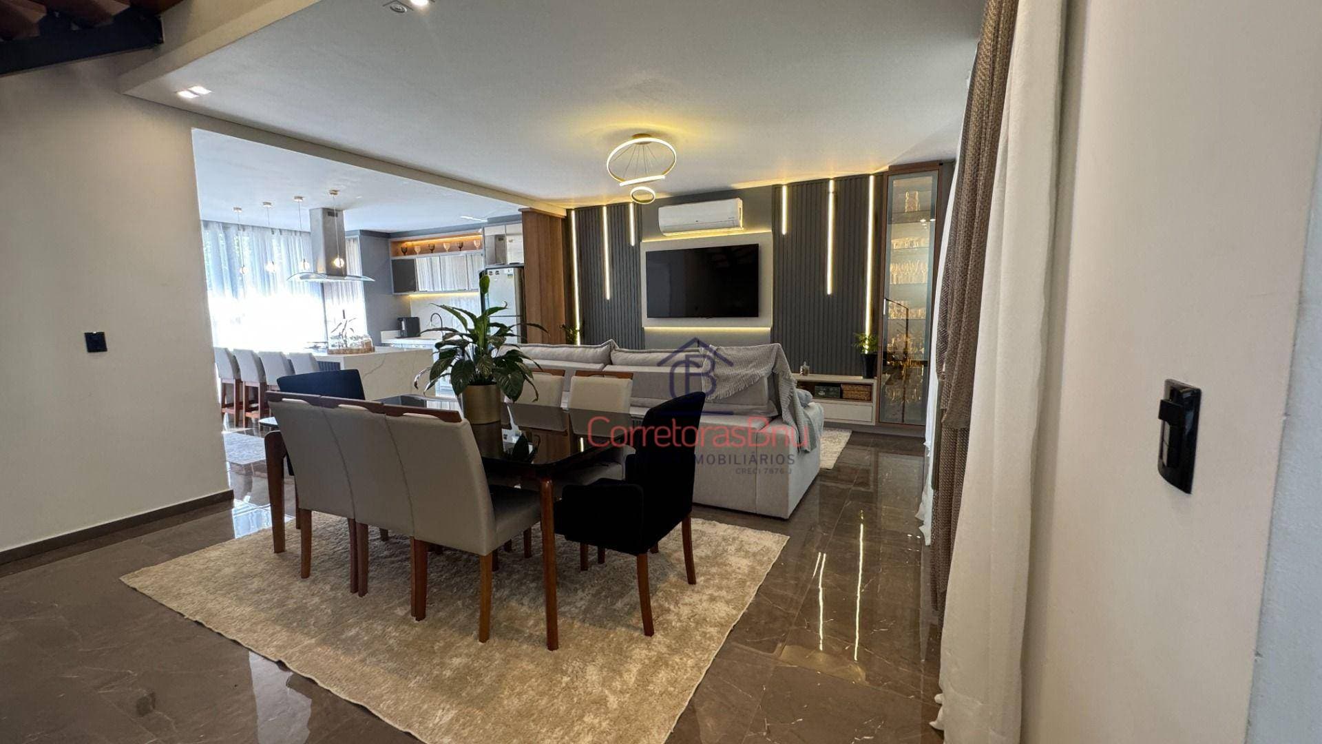 Sobrado com 3 dormitórios à venda, 240 m² por R$ 1.600.000,00 - Centro - Indaial/SC