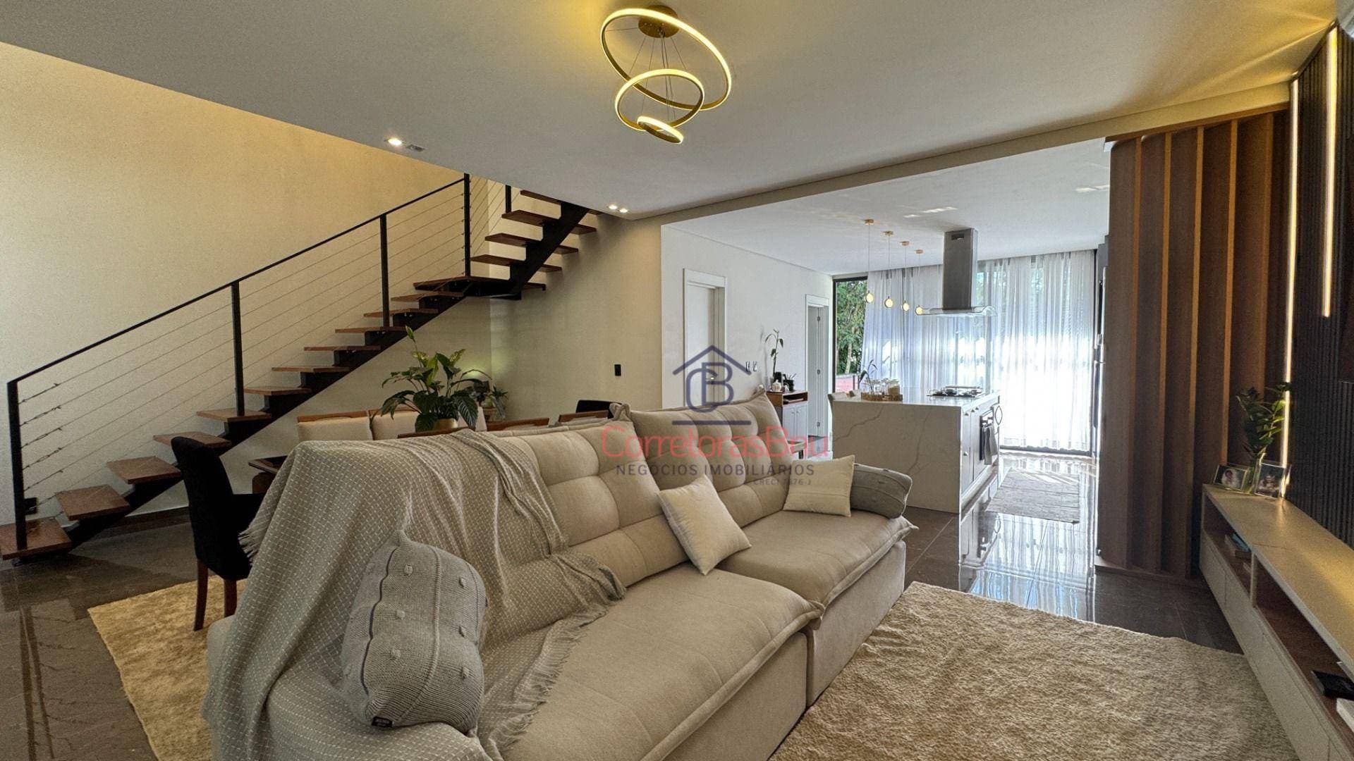 Sobrado com 3 dormitórios à venda, 240 m² por R$ 1.600.000,00 - Centro - Indaial/SC