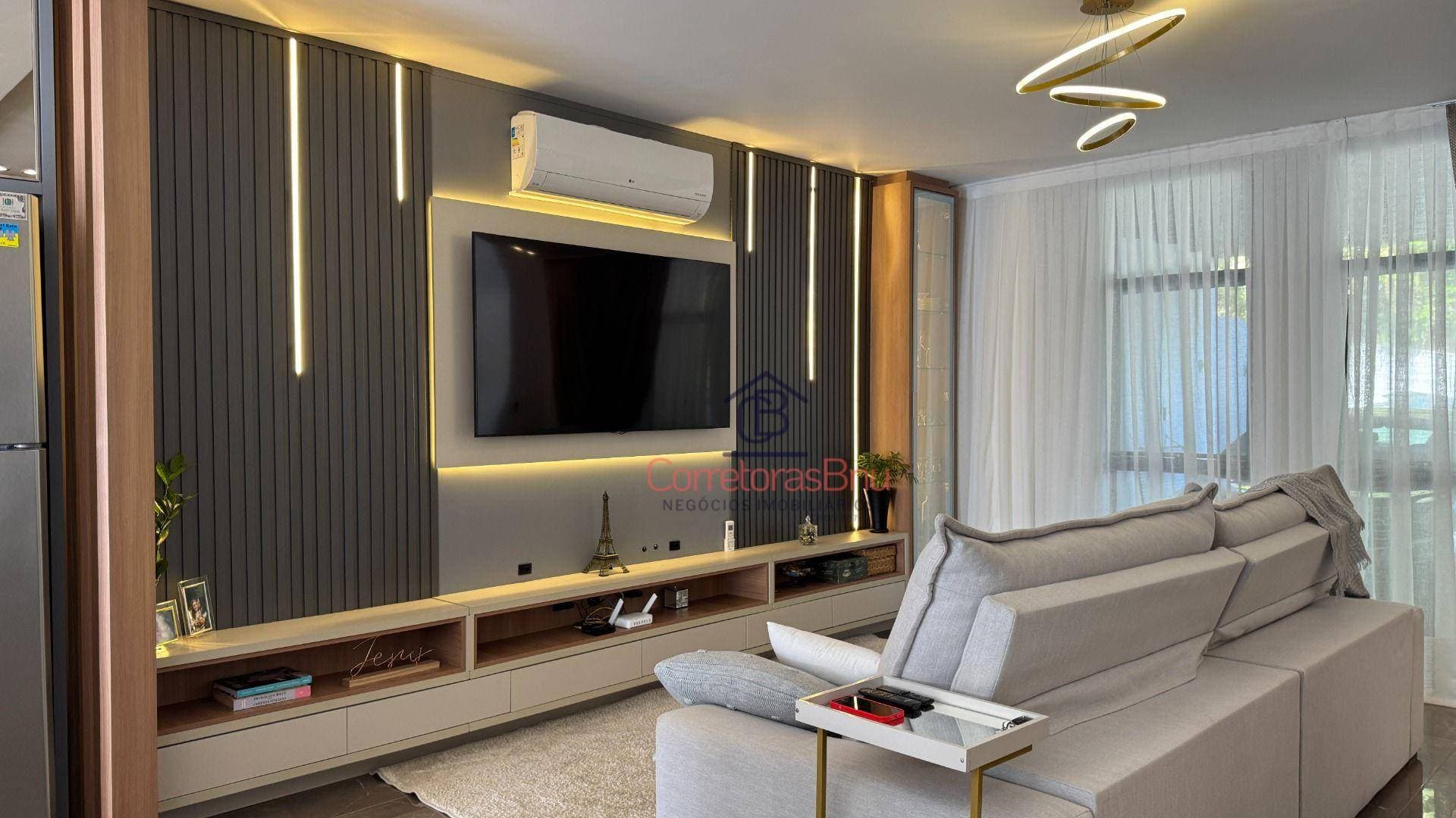 Sobrado com 3 dormitórios à venda, 240 m² por R$ 1.600.000,00 - Centro - Indaial/SC