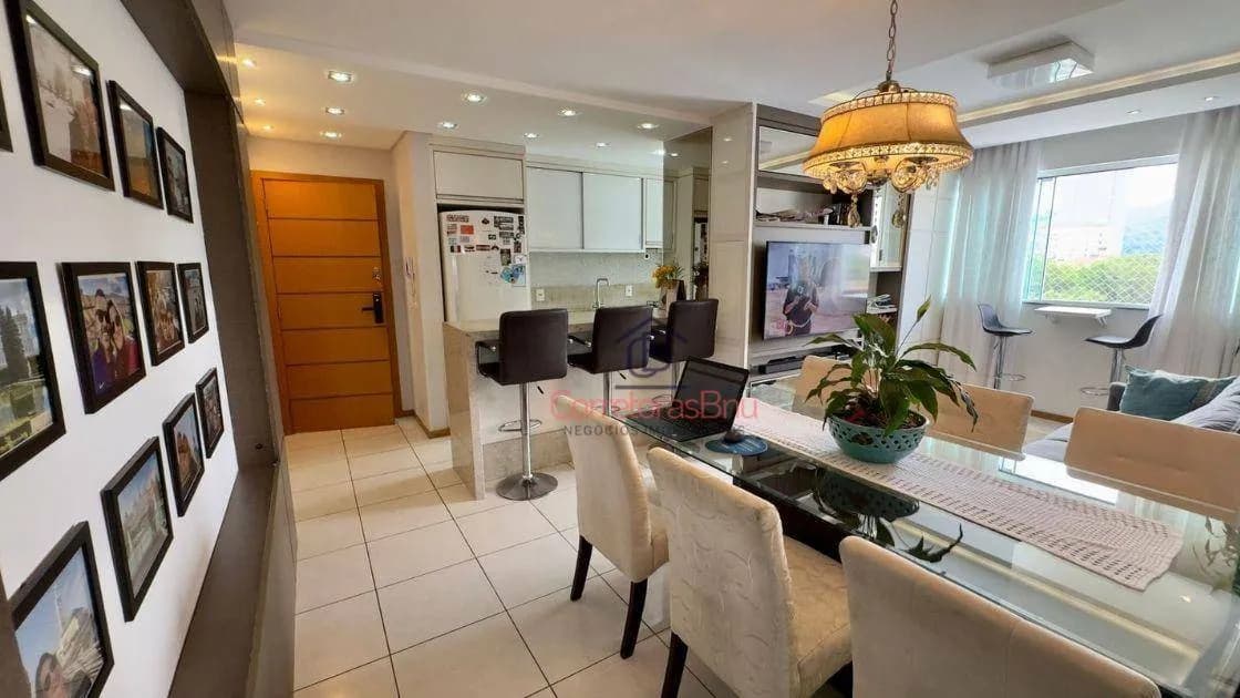 Foto de Apartamento com 2 dormitórios à venda, 70 m² por R$ 730.000,00 - Vila Nova - Blumenau/SC
