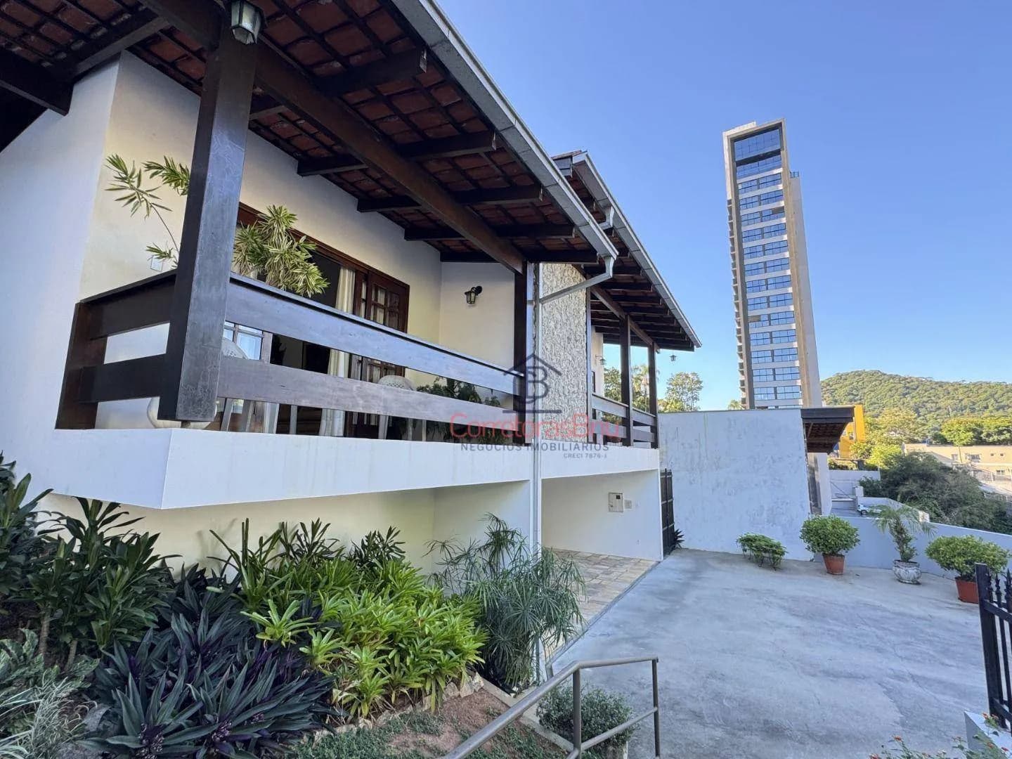Casa resicencial/comercial próx. FURB