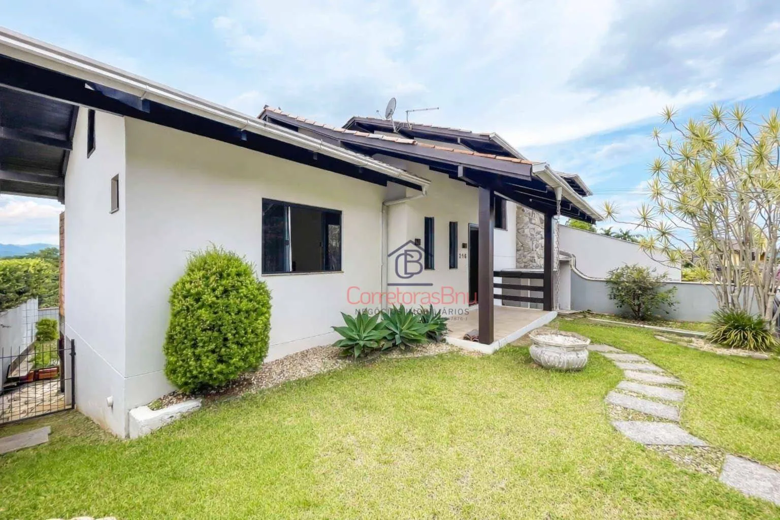 Casa com 3 dormitórios à venda, 225 m² por R$ 1.100.000,00 - Escola Agrícola - Blumenau/SC