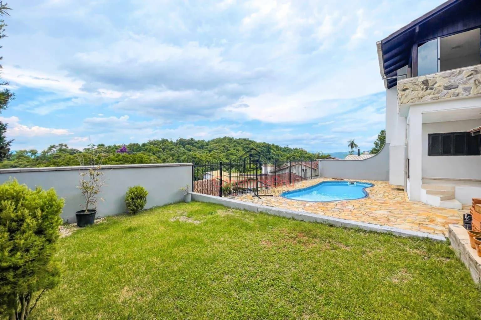 Casa com 3 dormitórios à venda, 225 m² por R$ 1.100.000,00 - Escola Agrícola - Blumenau/SC