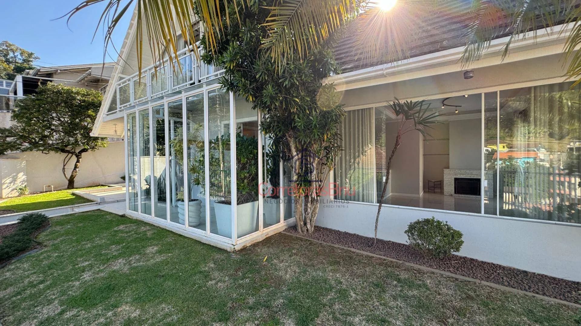 Foto de Casa com 4 dormitórios à venda, 244 m² por R$ 1.494.000,00 - Centro - Blumenau/SC