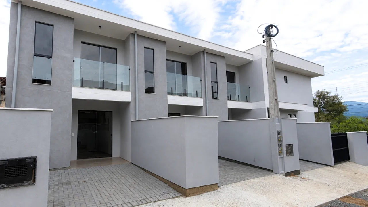 Sobrado à venda no Salto Weissbach em Blumenau | 2 dormitórios | Minha Casa Minha Vida