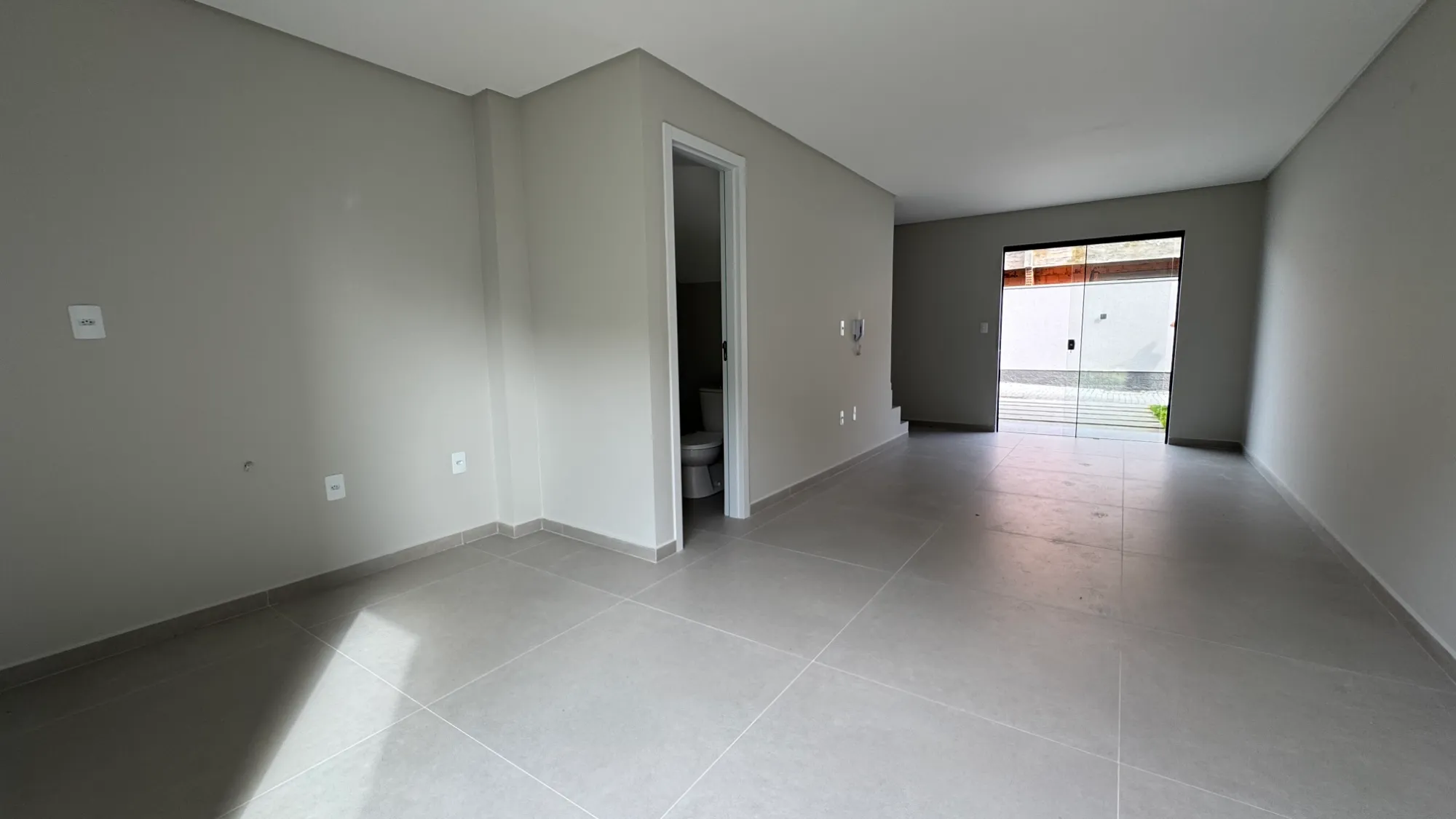 Casa à venda com 2 quartos e 2 suítes, 1 vaga, 71m² na região do bairro Itoupavazinha, próximo à Rua Professor Jacob Ineichen, Blumenau