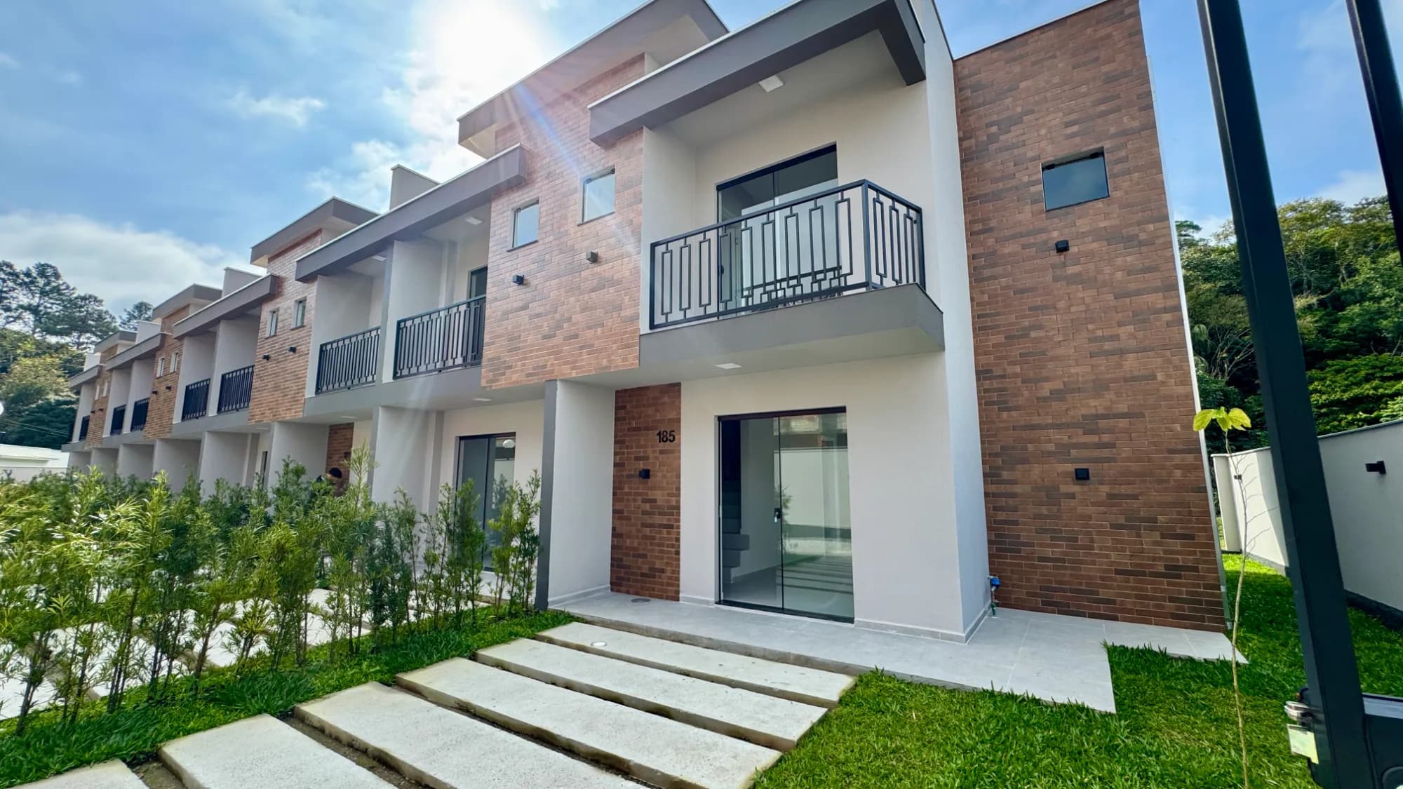 Casa à venda com 2 quartos e 2 suítes, 1 vaga, 71m² na região do bairro Itoupavazinha, próximo à Rua Professor Jacob Ineichen, Blumenau