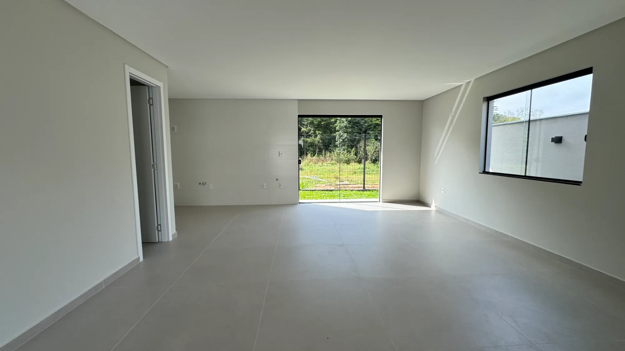 Casa à venda com 3 quartos e 1 suíte, 2 vagas, 98m² na região do bairro Itoupavazinha, próximo à Rua Professor Jacob Ineichen, Blumenau
