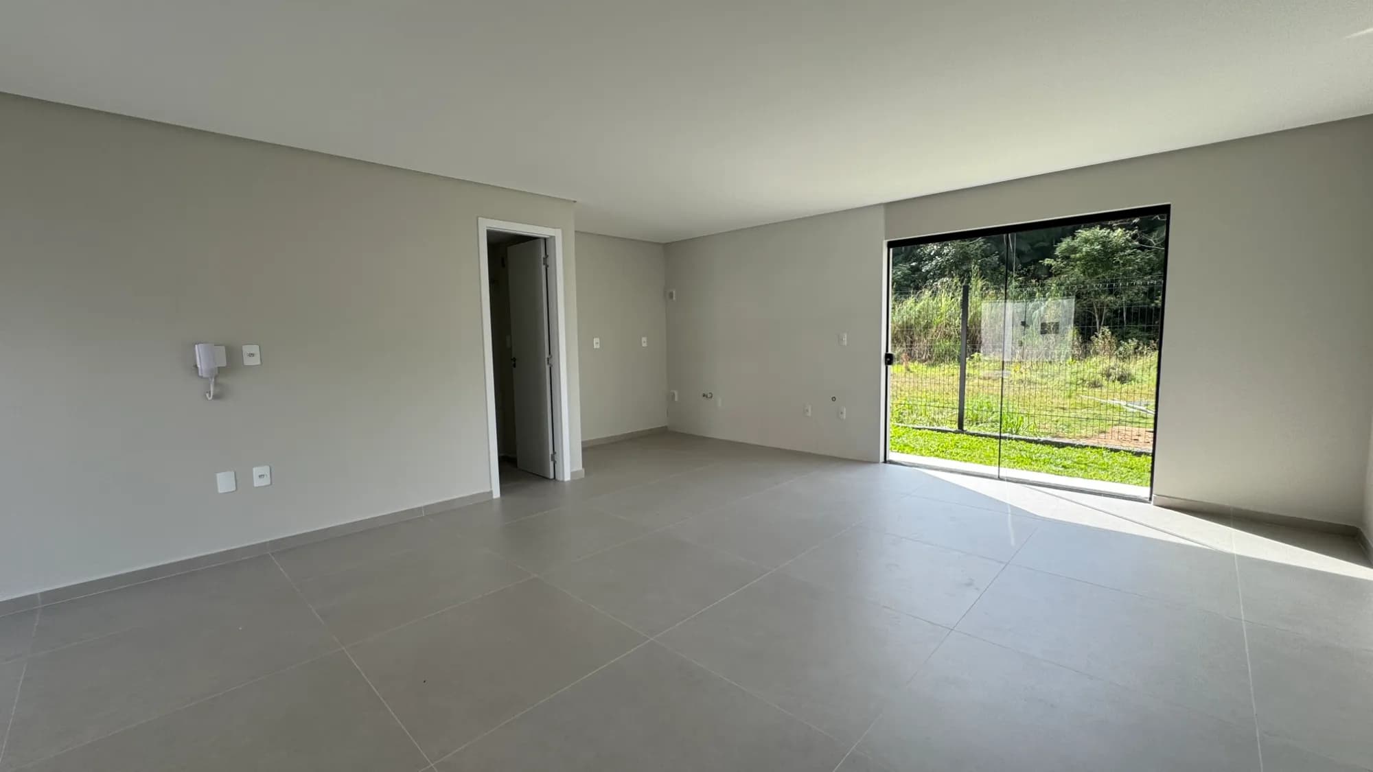 Casa à venda com 3 quartos e 1 suíte, 2 vagas, 98m² na região do bairro Itoupavazinha, próximo à Rua Professor Jacob Ineichen, Blumenau