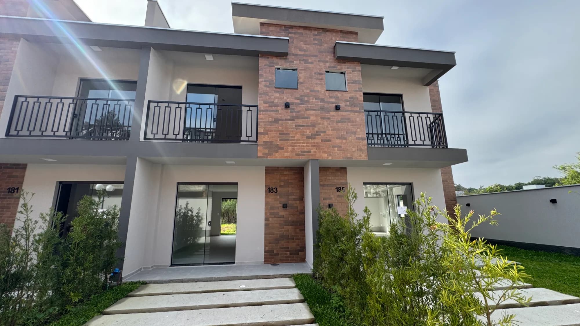 Casa à venda com 3 quartos e 1 suíte, 2 vagas, 98m² na região do bairro Itoupavazinha, próximo à Rua Professor Jacob Ineichen, Blumenau
