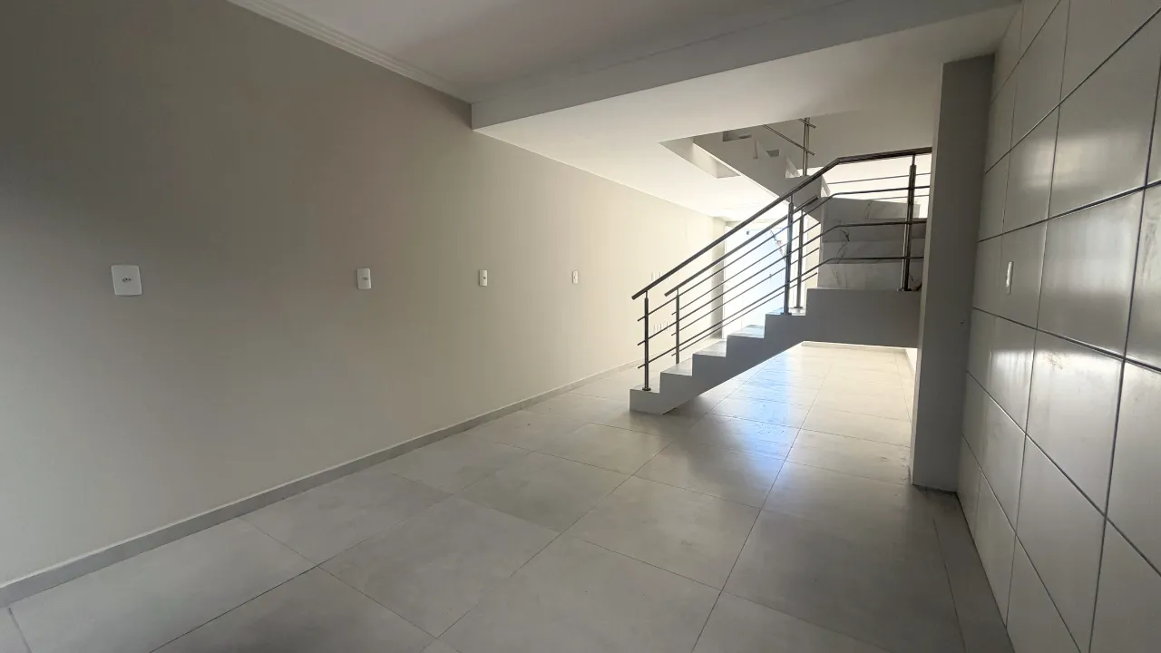 Sobrado com 2 Quartos, sendo 2 Suítes, à Venda na Escola Agrícola, Blumenau/SC – R$ 465.000
