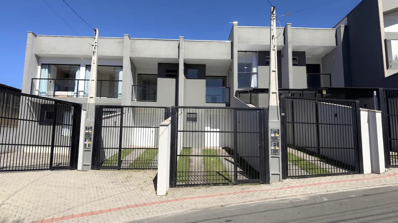 Sobrado com 2 Quartos, sendo 2 Suítes, à Venda na Escola Agrícola, Blumenau/SC – R$ 465.000
