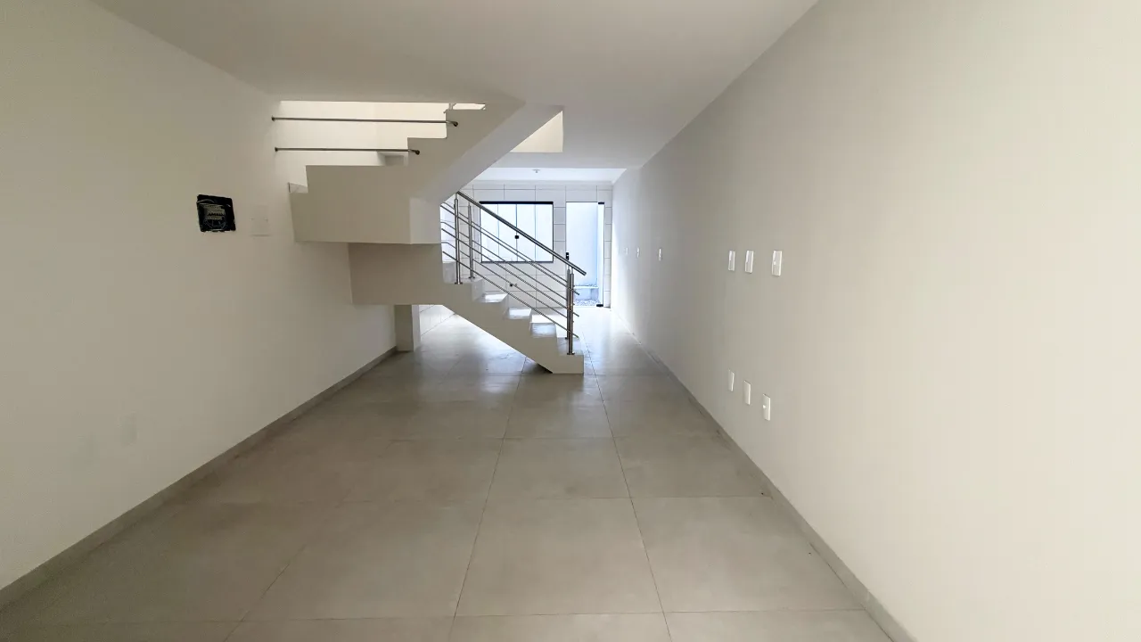 Sobrado com 2 Quartos, sendo 2 Suítes, à Venda na Escola Agrícola, Blumenau/SC – R$ 465.000