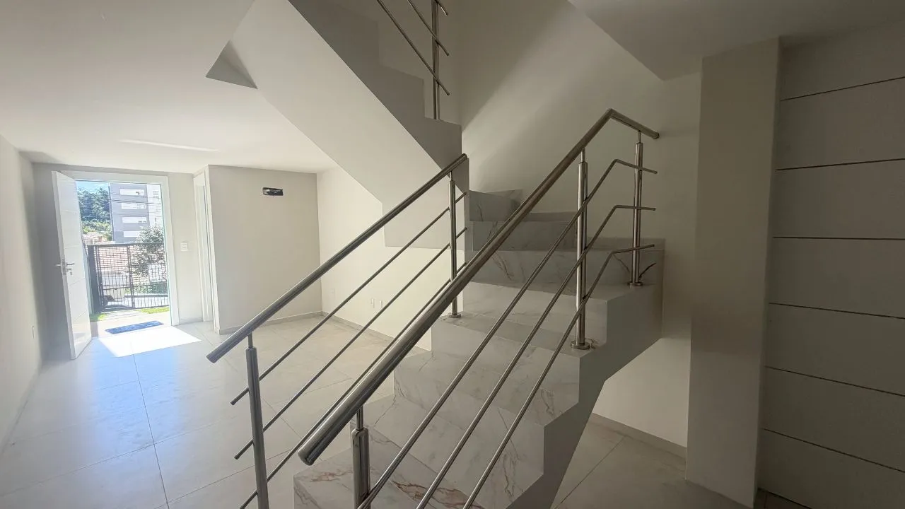 Sobrado com 2 Quartos, sendo 2 Suítes, à Venda na Escola Agrícola, Blumenau/SC – R$ 465.000