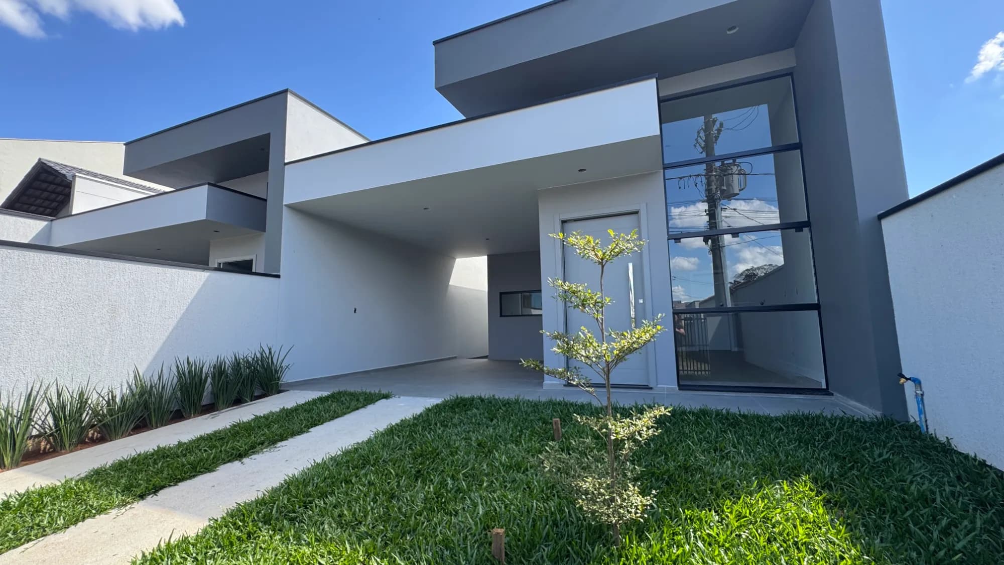 Casa nova térrea com 3 quartos, sendo 1 suíte e área gourmet no  Bairro Água Verde