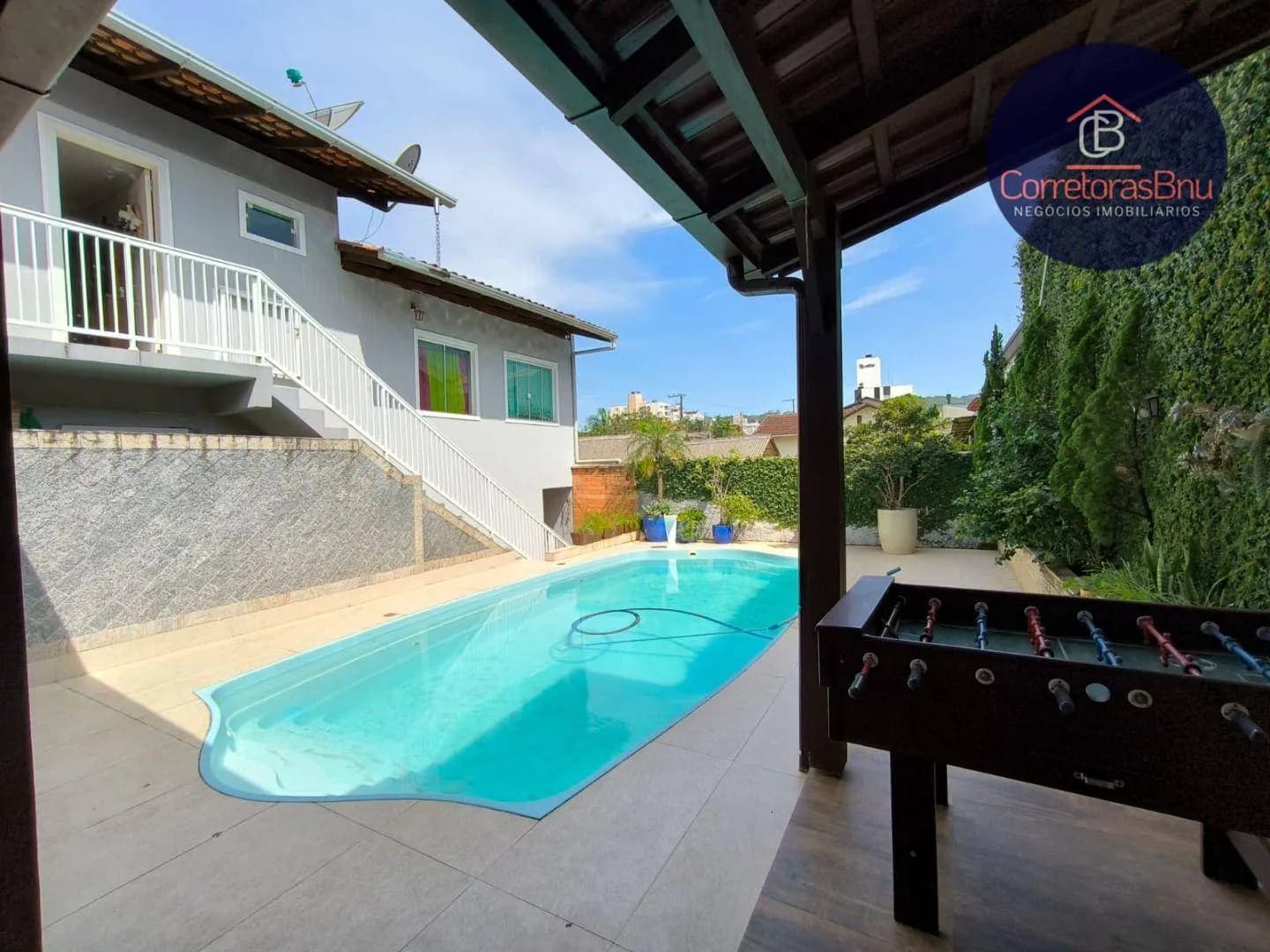 Foto de Sobrado com 5 dormitórios à venda, 295 m² por R$ 990.000,00 - Água Verde - Blumenau/SC