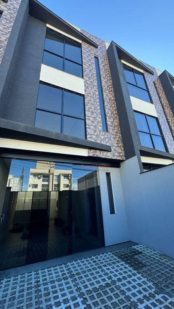 Foto de Casa à venda com 2 quartos e 2 suítes, 2 vagas, 58m² no Escola Agrícola, Blumenau
